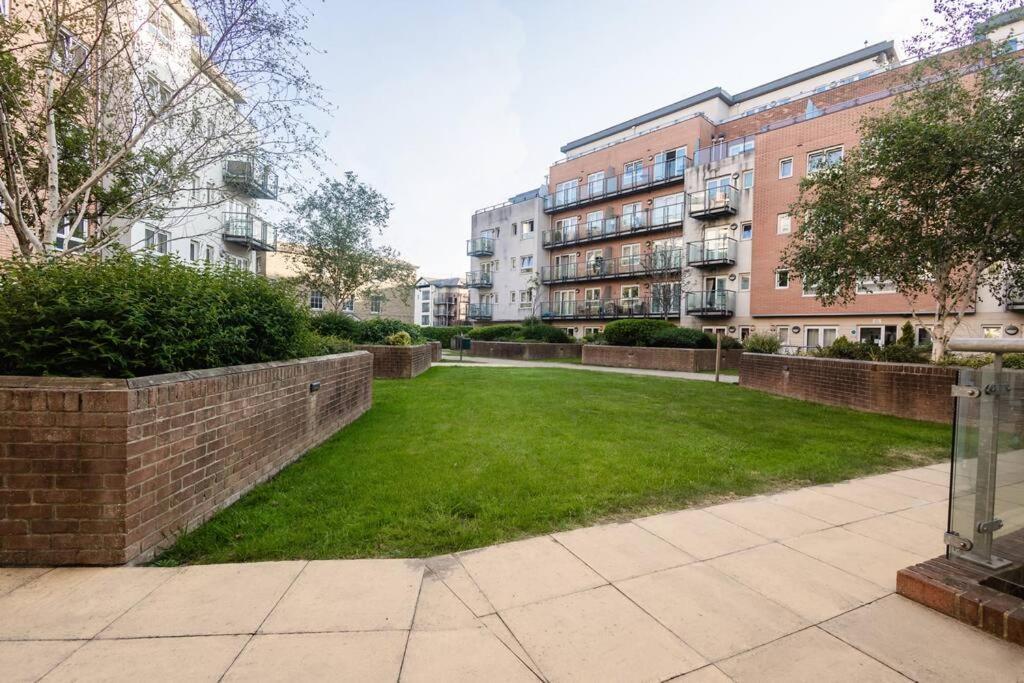 Ocean - 2 Bed Flat Sleeps 6 With Gym Access Lejlighed Southampton Eksteriør billede
